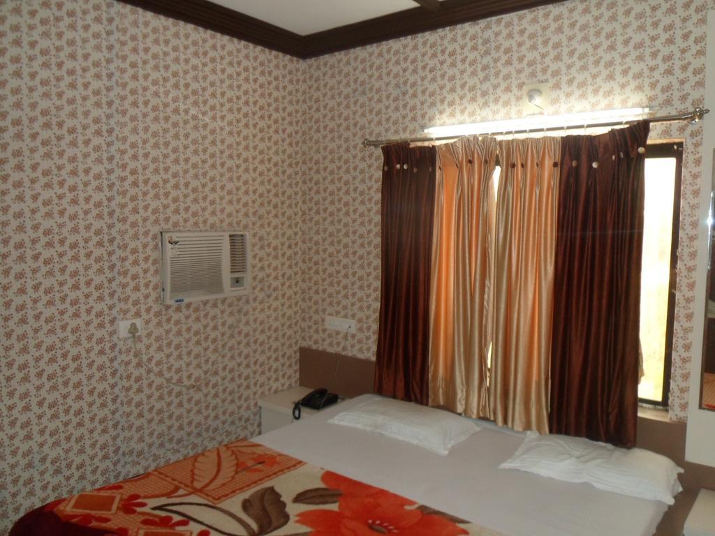 Hotel Raj Palace Dwārka Exteriör bild