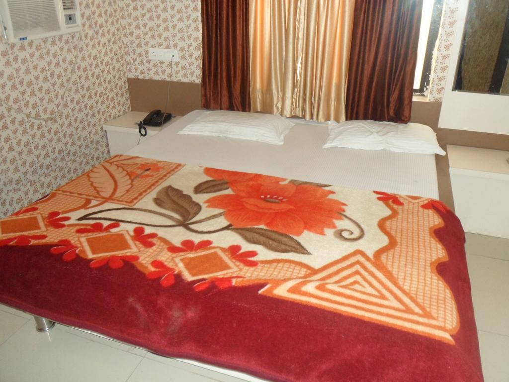 Hotel Raj Palace Dwārka Exteriör bild