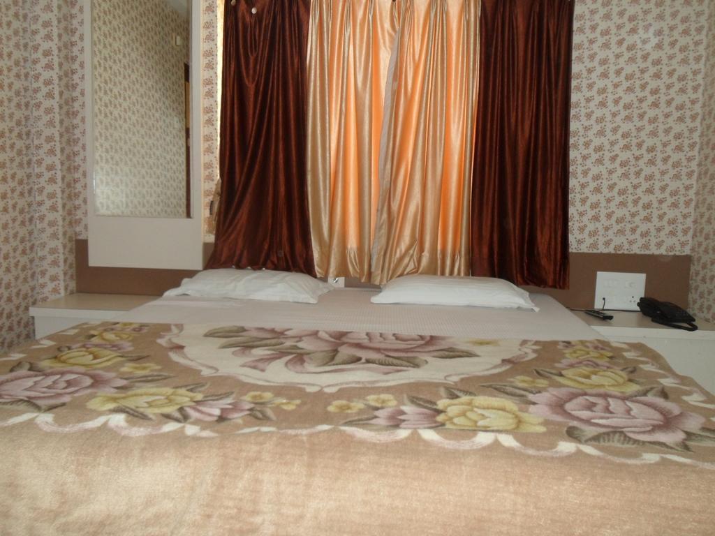 Hotel Raj Palace Dwārka Exteriör bild